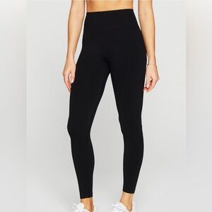 Sleek Seamless High-Waisted Legging